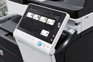 Ein All-In-One-Drucker mit farbigem Touch-Display und zahlreichen Zusatzfunktionen wie Scanner und Fax